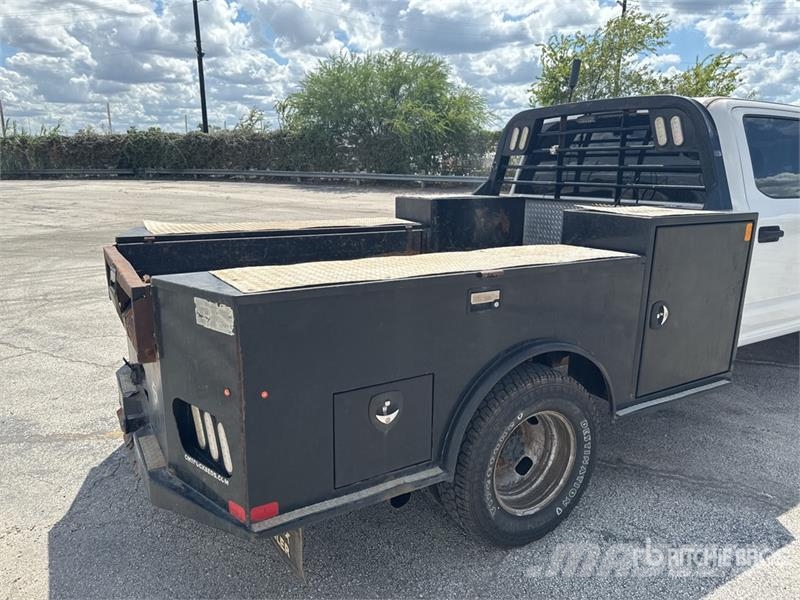 Ford F-350 平ボディー