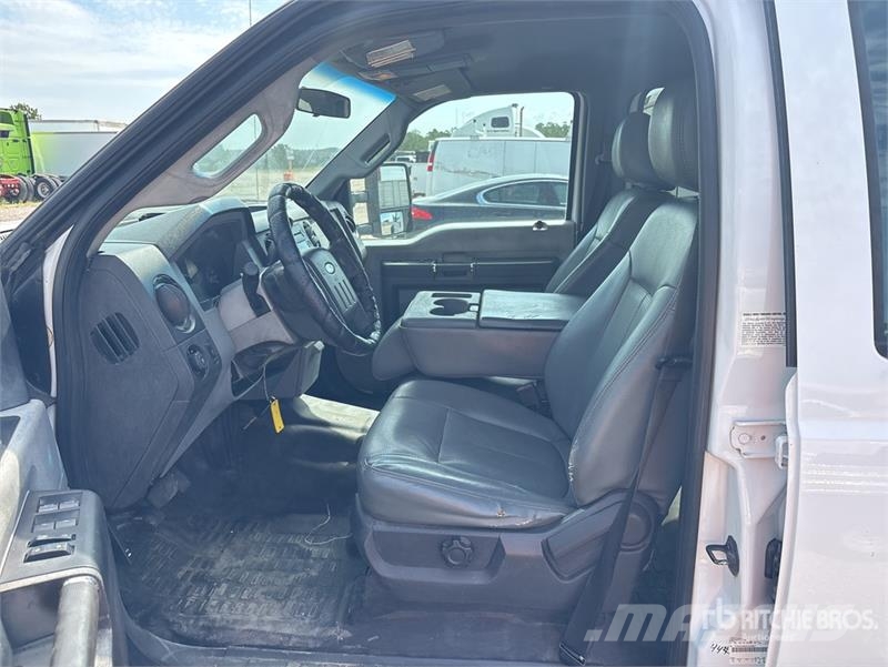 Ford F-350 Ohjaamot ja sisustat