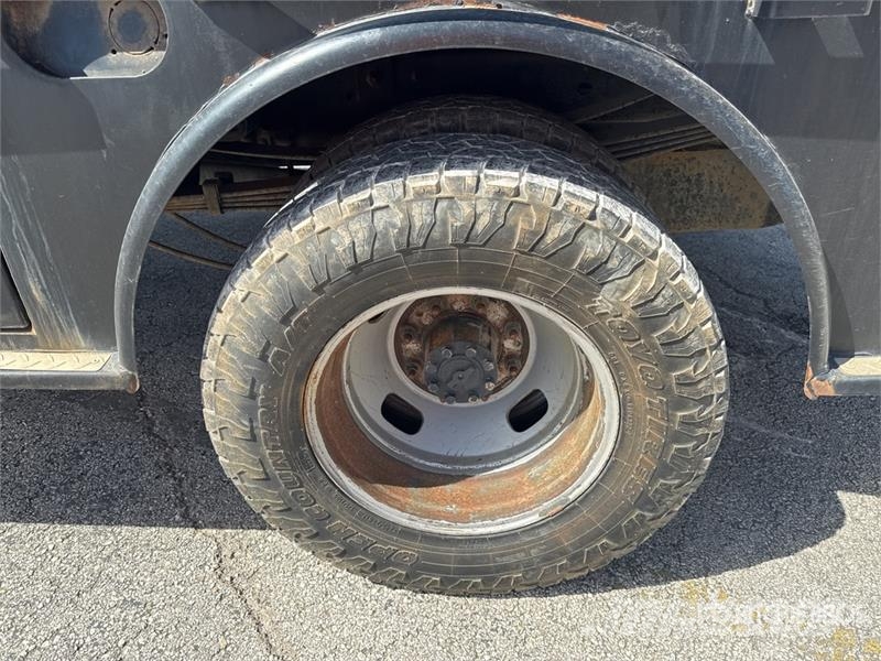 Ford F-350 平ボディー