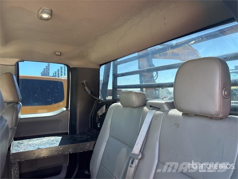 Ford F-350 Ciężarówki typu Platforma / Skrzynia