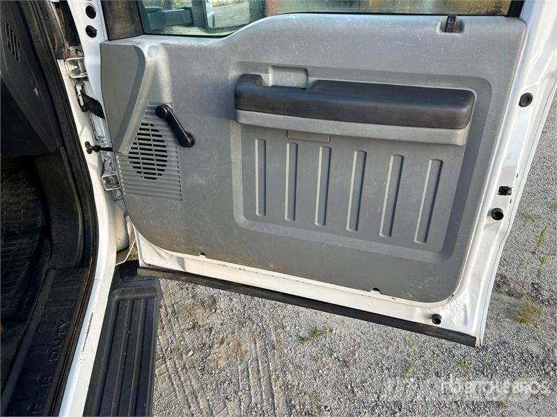 Ford F-350 Flatbed / Dropside trucks