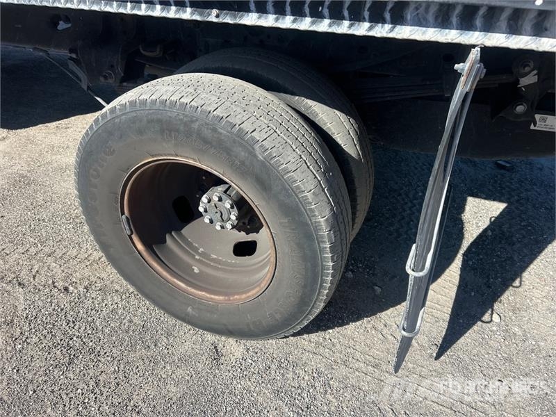 Ford F-350 Platformas/izkraušana no sāniem