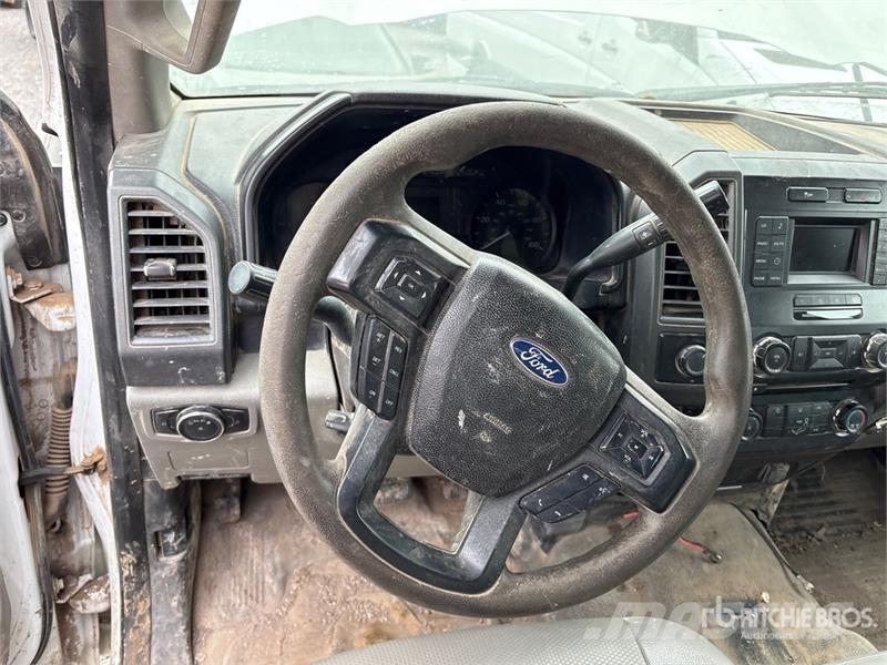 Ford F-350 Tovornjaki s kesonom/platojem