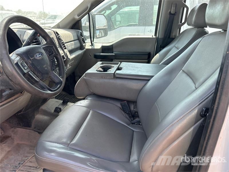 Ford F-350 플랫베드/드롭사이드 트럭