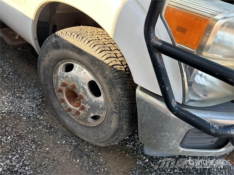 Ford F-350 Вантажівки-платформи/бокове розвантаження