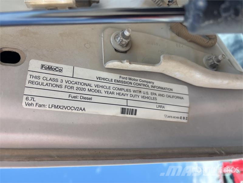 Ford F-350 Tovornjaki s kesonom/platojem