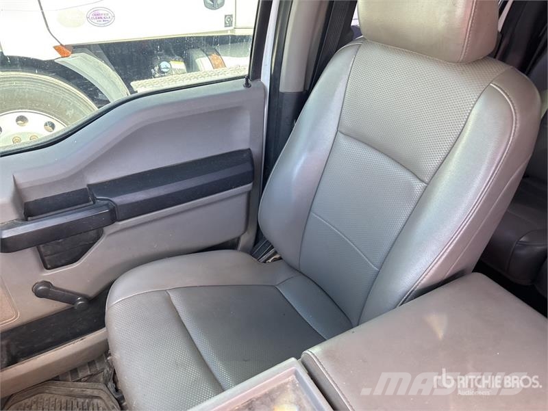 Ford F-350 Tovornjaki s kesonom/platojem