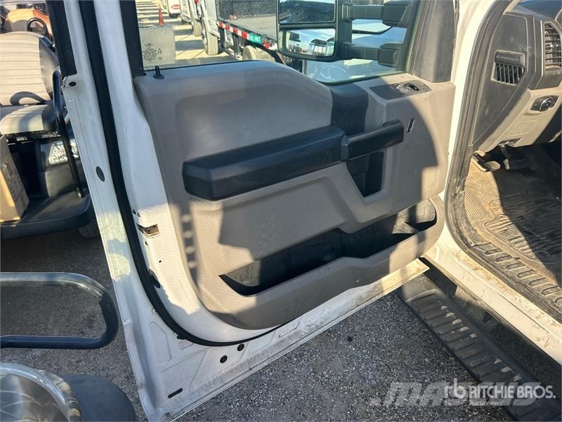 Ford F-350 Tovornjaki s kesonom/platojem