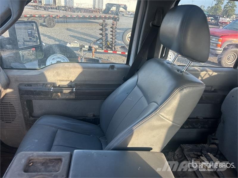 Ford F-350 Бордови