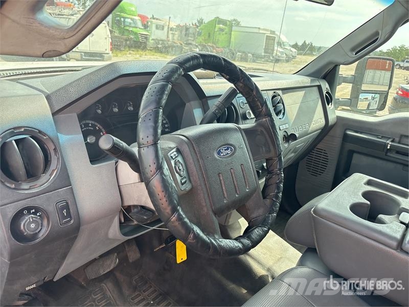 Ford F-350 Ohjaamot ja sisustat