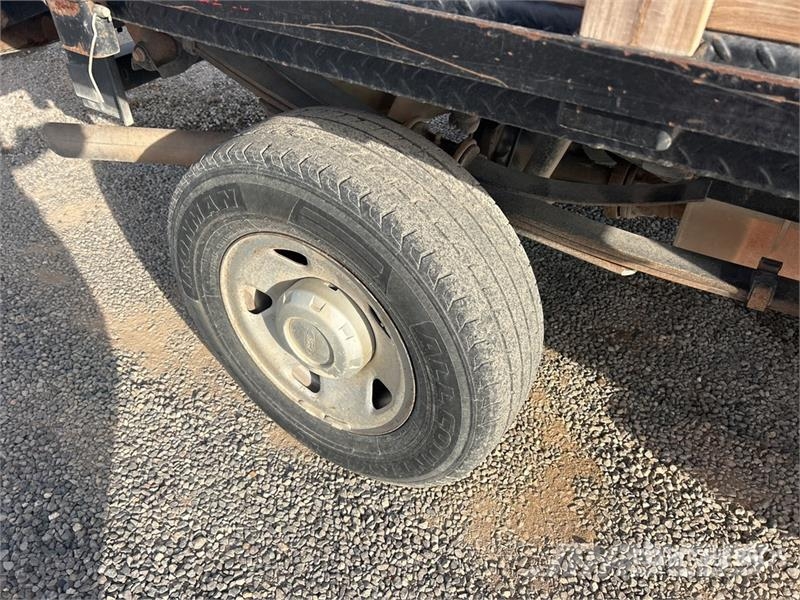 Ford F-350 Pritschenwagen/Pritschenwagen mit Seitenklappe