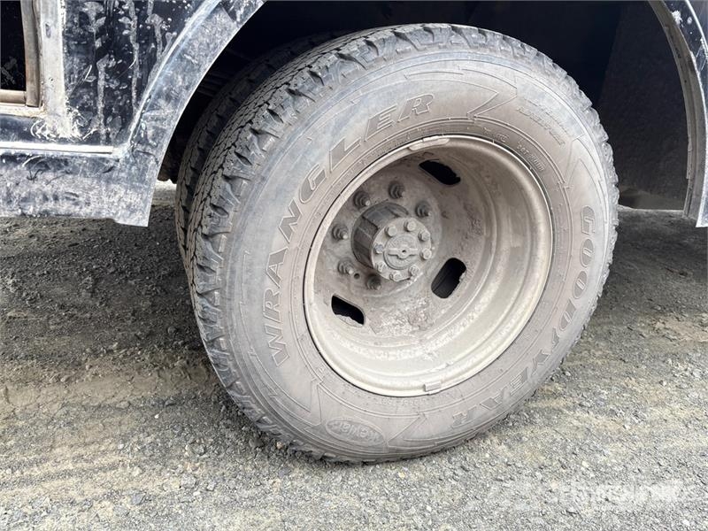 Ford F-350 Platós / Ponyvás teherautók