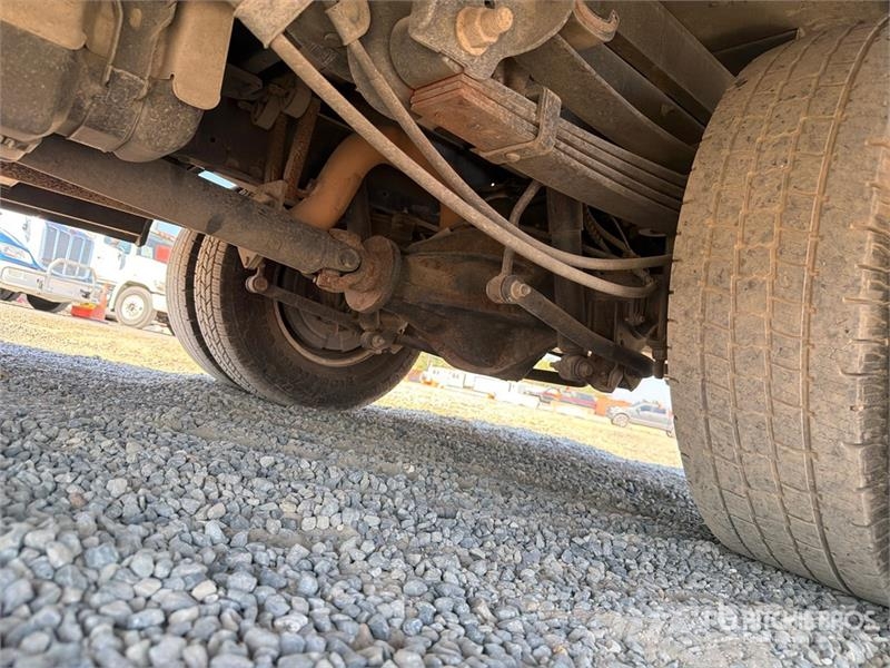 Ford F-350 Tovornjaki s kesonom/platojem