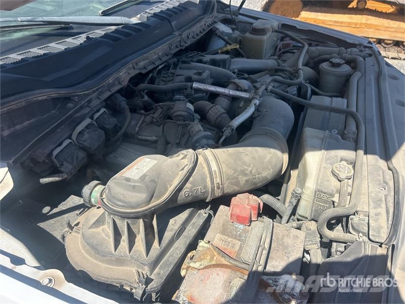 Ford F-350 Tovornjaki s kesonom/platojem