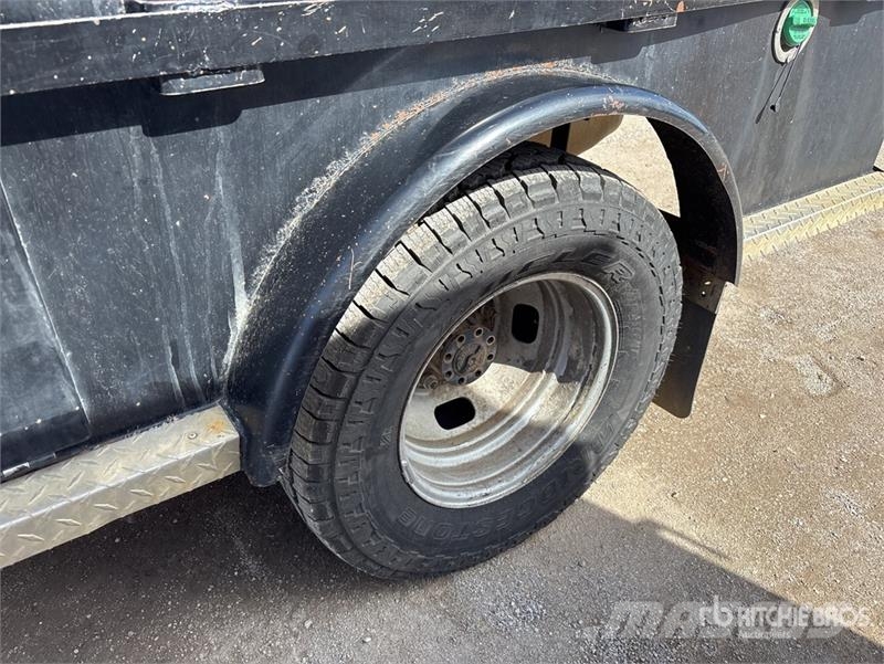 Ford F-350 Tovornjaki s kesonom/platojem