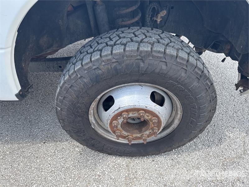 Ford F-350 平ボディー
