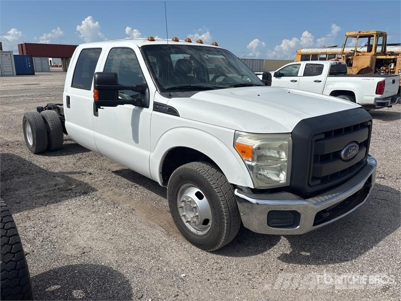 Ford F-350 Ohjaamot ja sisustat
