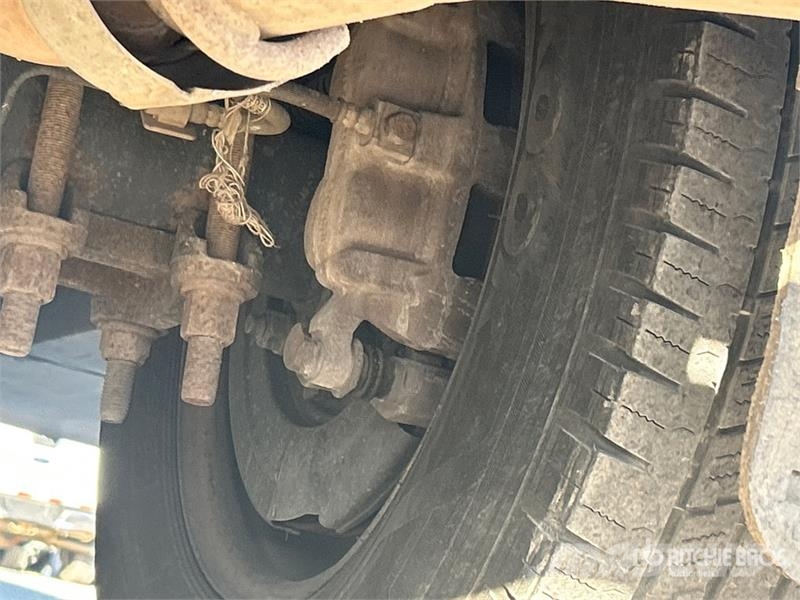 Ford F-350 Tovornjaki s kesonom/platojem