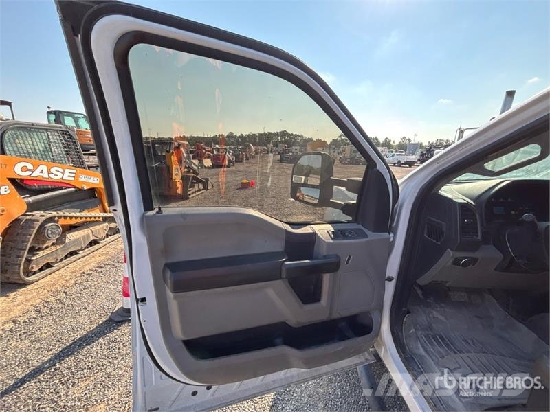 Ford F-350 Cabins and interior