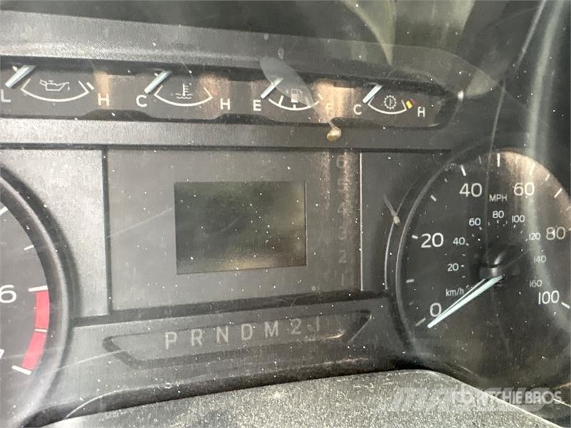 Ford F-350 Tovornjaki s kesonom/platojem
