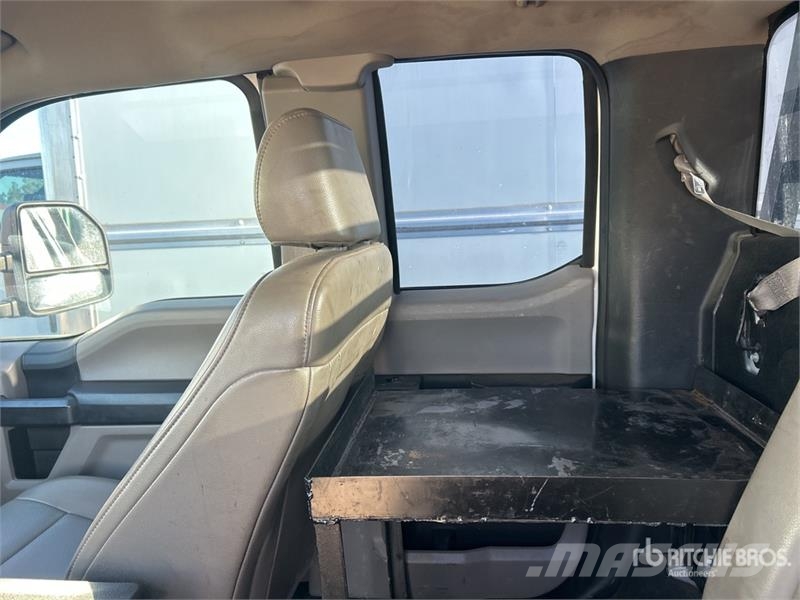 Ford F-350 شاحنات مسطحة/مفصلية الجوانب