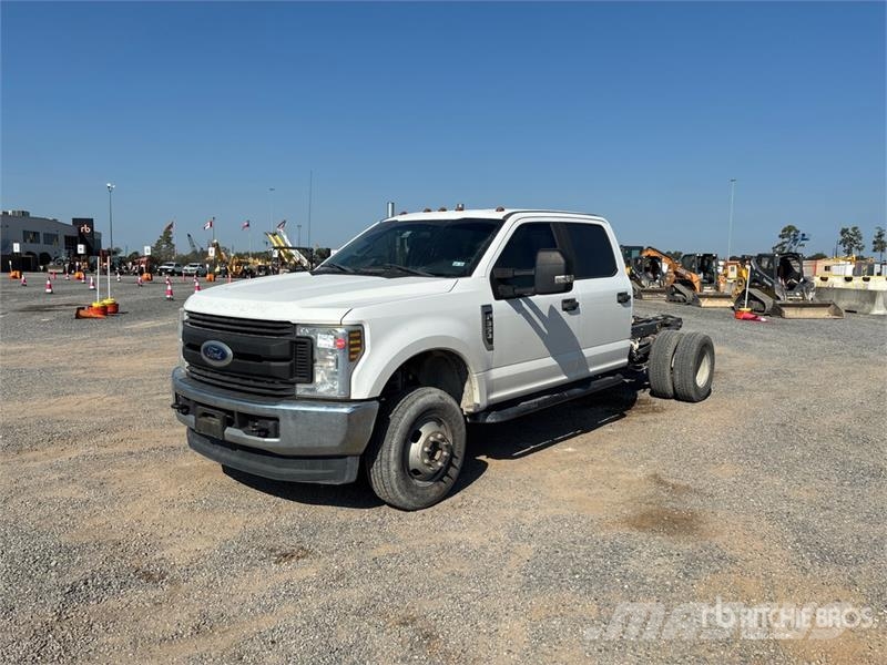 Ford F-350 Cabins and interior