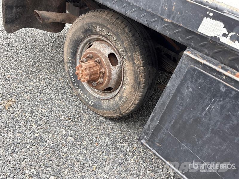 Ford F-350 Tovornjaki s kesonom/platojem