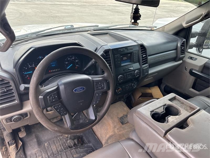 Ford F-350 平ボディー