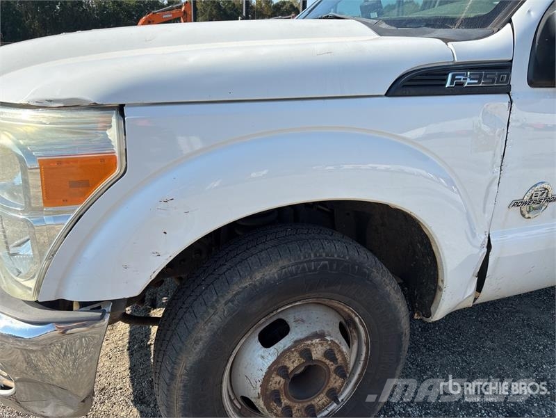 Ford F-350 Tovornjaki s kesonom/platojem