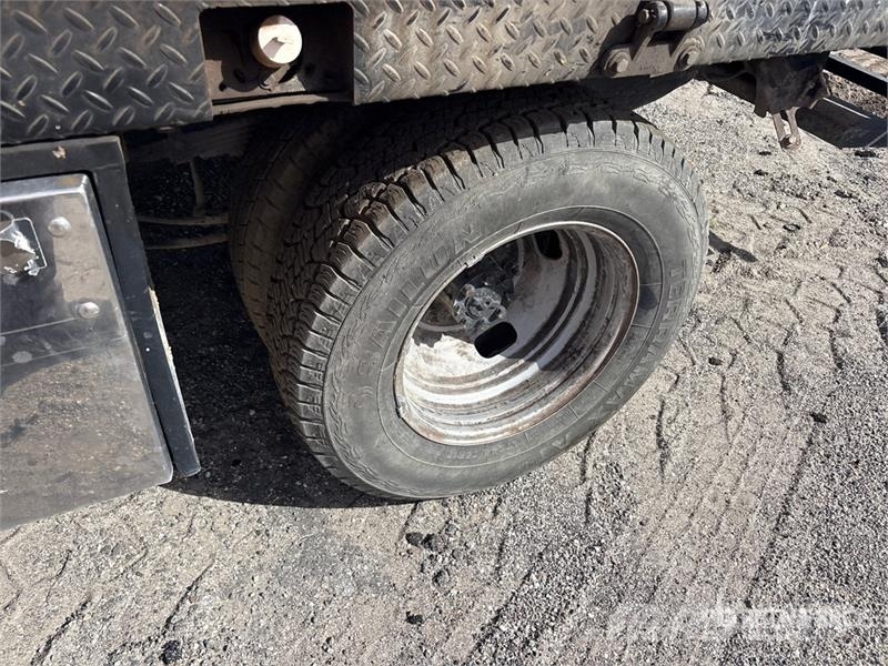 Ford F-350 Platós / Ponyvás teherautók