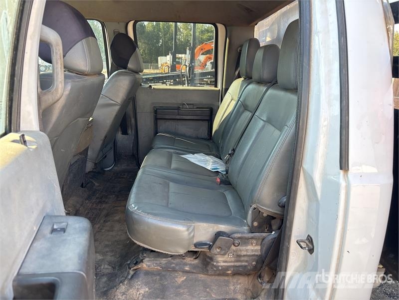 Ford F-350 Tovornjaki s kesonom/platojem