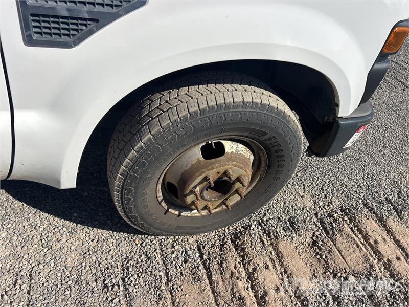 Ford F-350 Plataformas aéreas montadas em caminhão