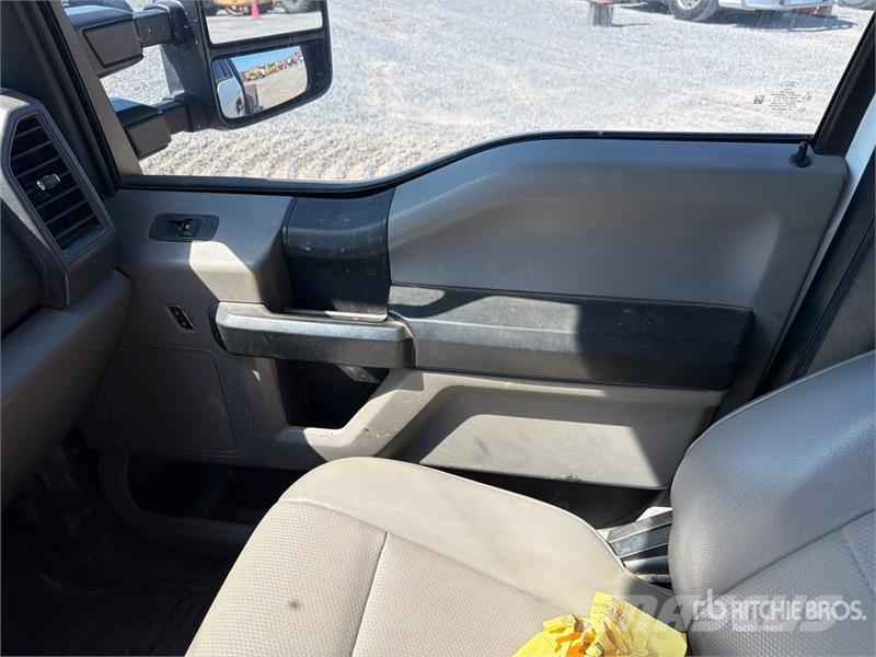 Ford F-350 Tovornjaki s kesonom/platojem