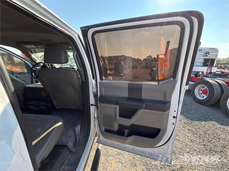 Ford F-350 Cabins and interior