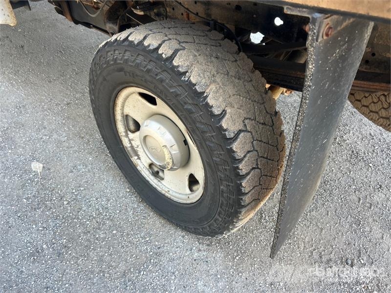 Ford F-350 Camiones de cama baja
