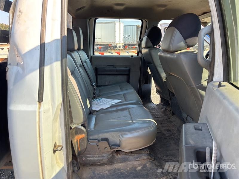 Ford F-350 Tovornjaki s kesonom/platojem