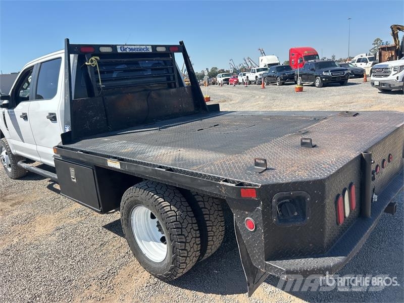 Ford F-350 Flatbed / Dropside trucks