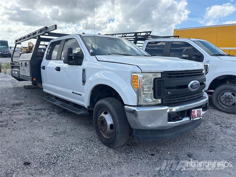 Ford F-350 Camiones de cama baja