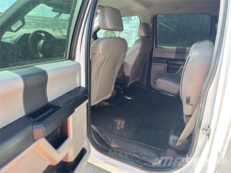 Ford F-350 平ボディー