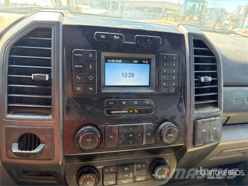 Ford F-350 Tovornjaki s kesonom/platojem