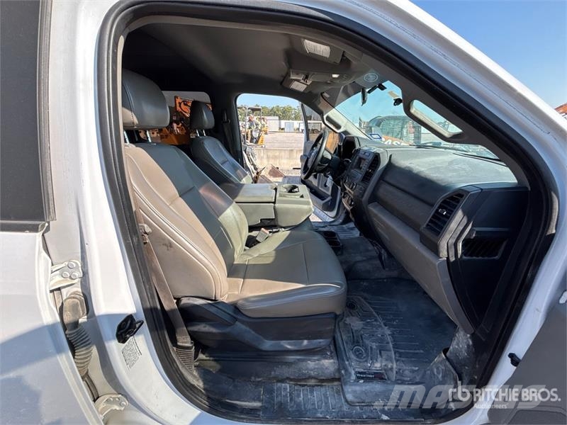 Ford F-350 Cabins and interior