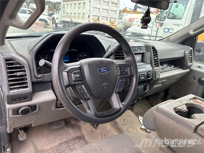 Ford F-350 Platós / Ponyvás teherautók
