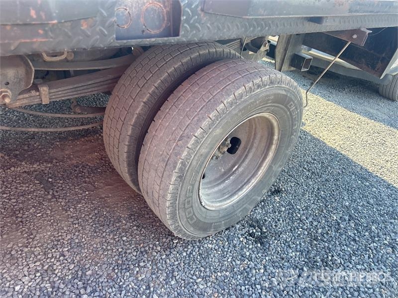 Ford F-350 Tovornjaki s kesonom/platojem