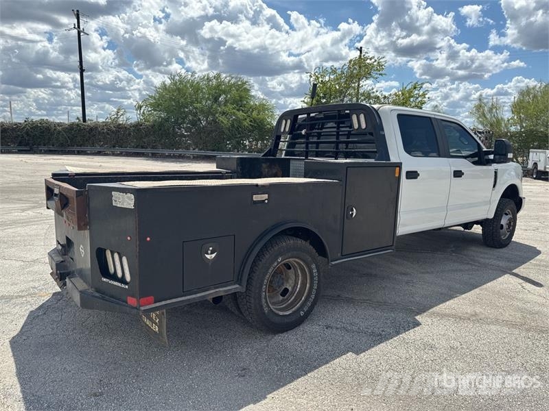 Ford F-350 平ボディー
