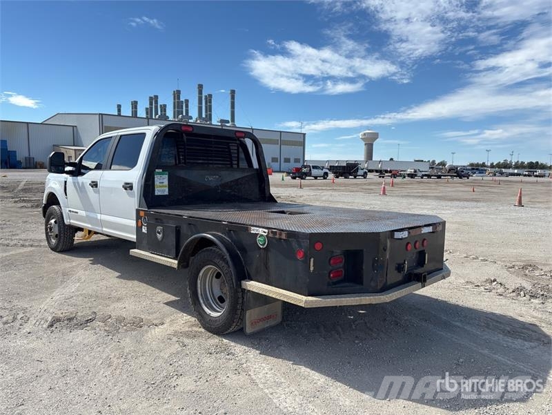Ford F-350 Tovornjaki s kesonom/platojem