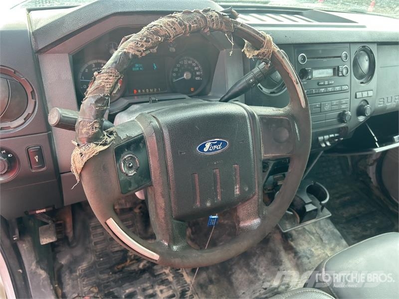 Ford F-350 Pritschenwagen/Pritschenwagen mit Seitenklappe