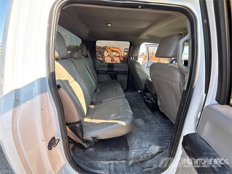 Ford F-350 Cabins and interior
