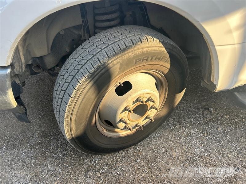 Ford F-350 Tovornjaki s kesonom/platojem