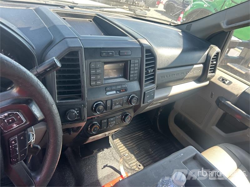 Ford F-350 Tovornjaki s kesonom/platojem