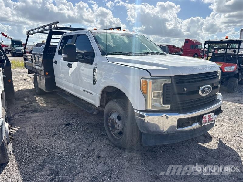 Ford F-350 Platós / Ponyvás teherautók